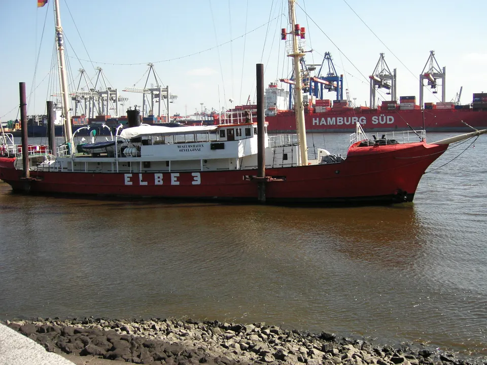Övelgönne: Feuerschiff ELBE 3   panoramio